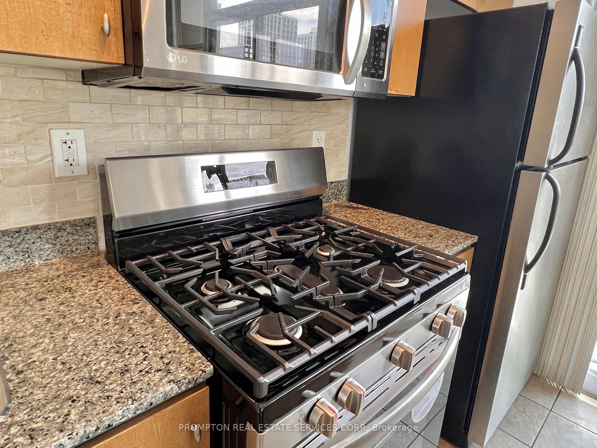 Photo 13 of Unit 203, 9 Spadina Avenue, Toronto, Waterfront Communities — HOMEH