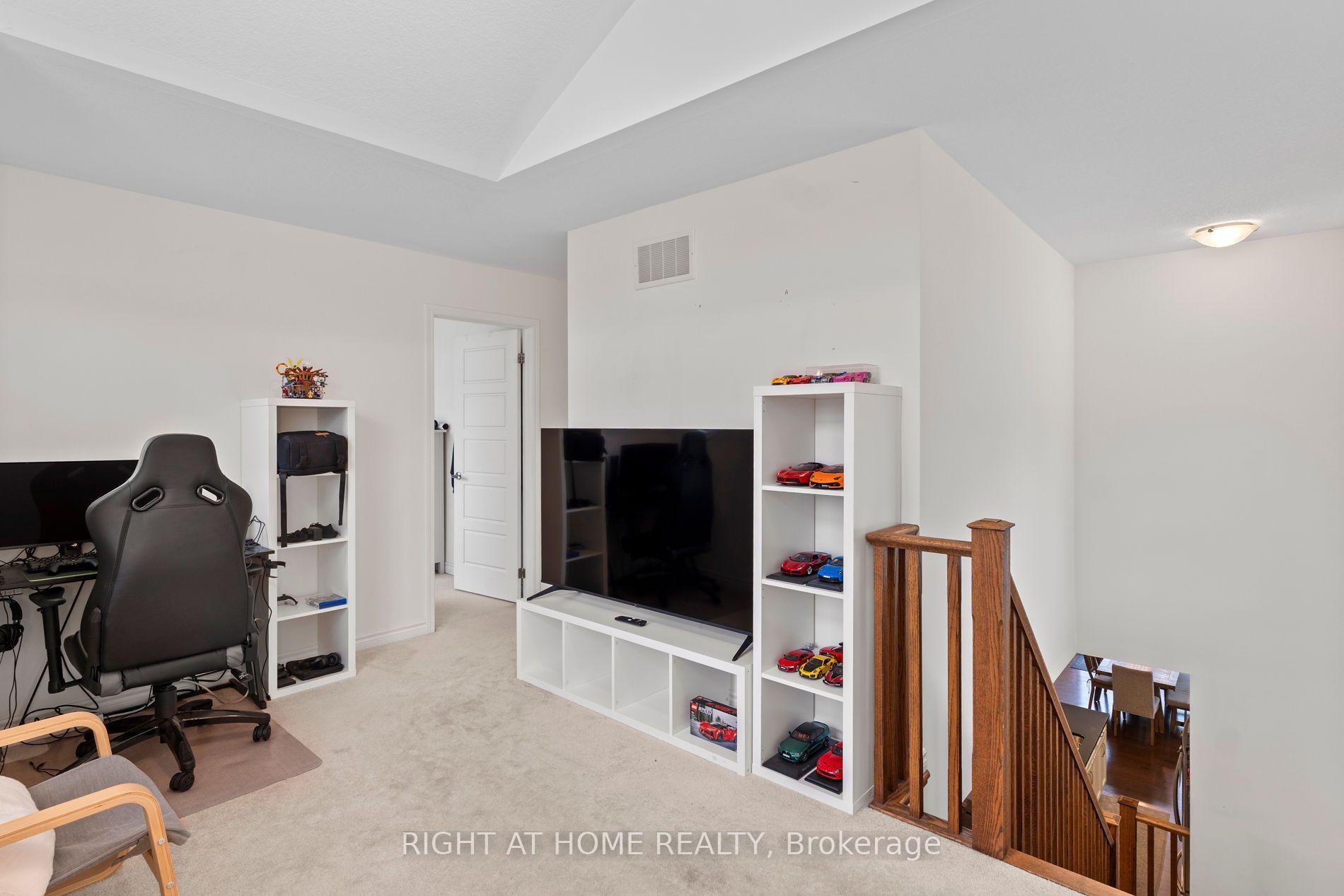 Photo 44 of 404 Equestrian Way, Cambridge, Hagey — HOMEH