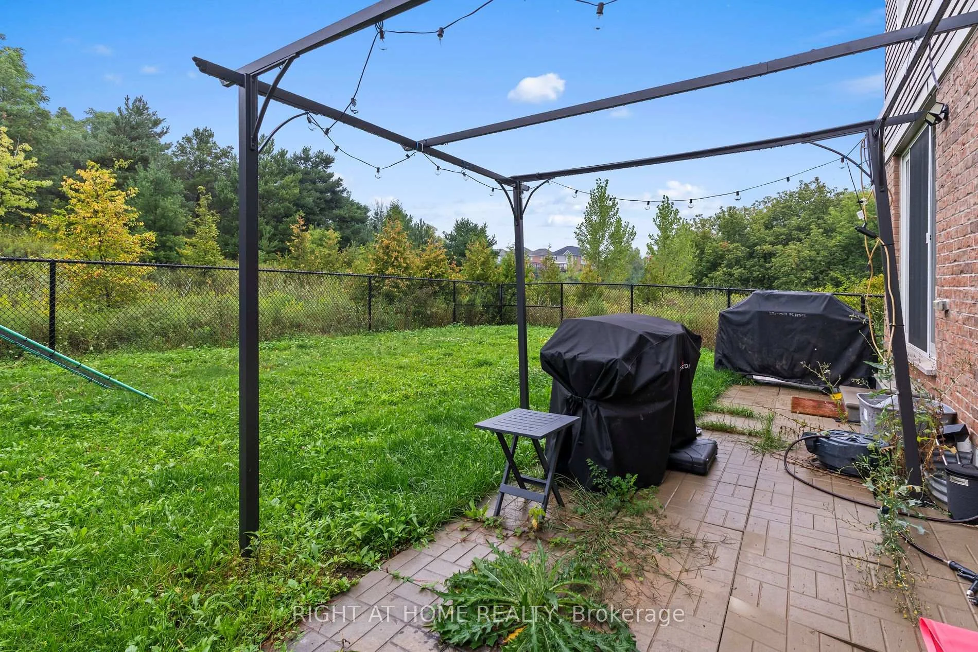 Photo 3 of 404 Equestrian Way, Cambridge, Hagey — HOMEH