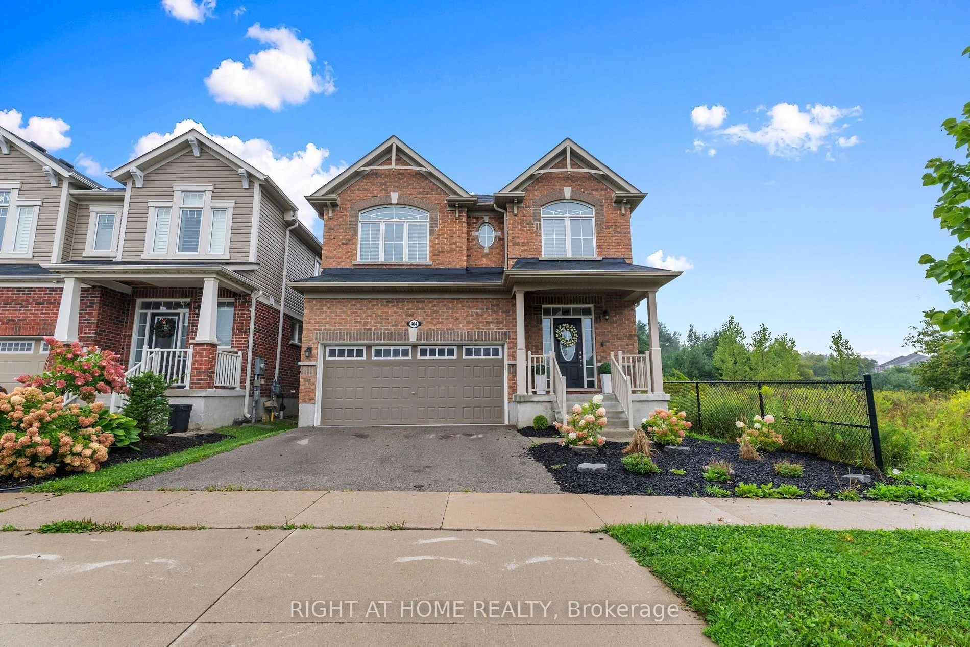 Photo 4 of 404 Equestrian Way, Cambridge, Hagey — HOMEH