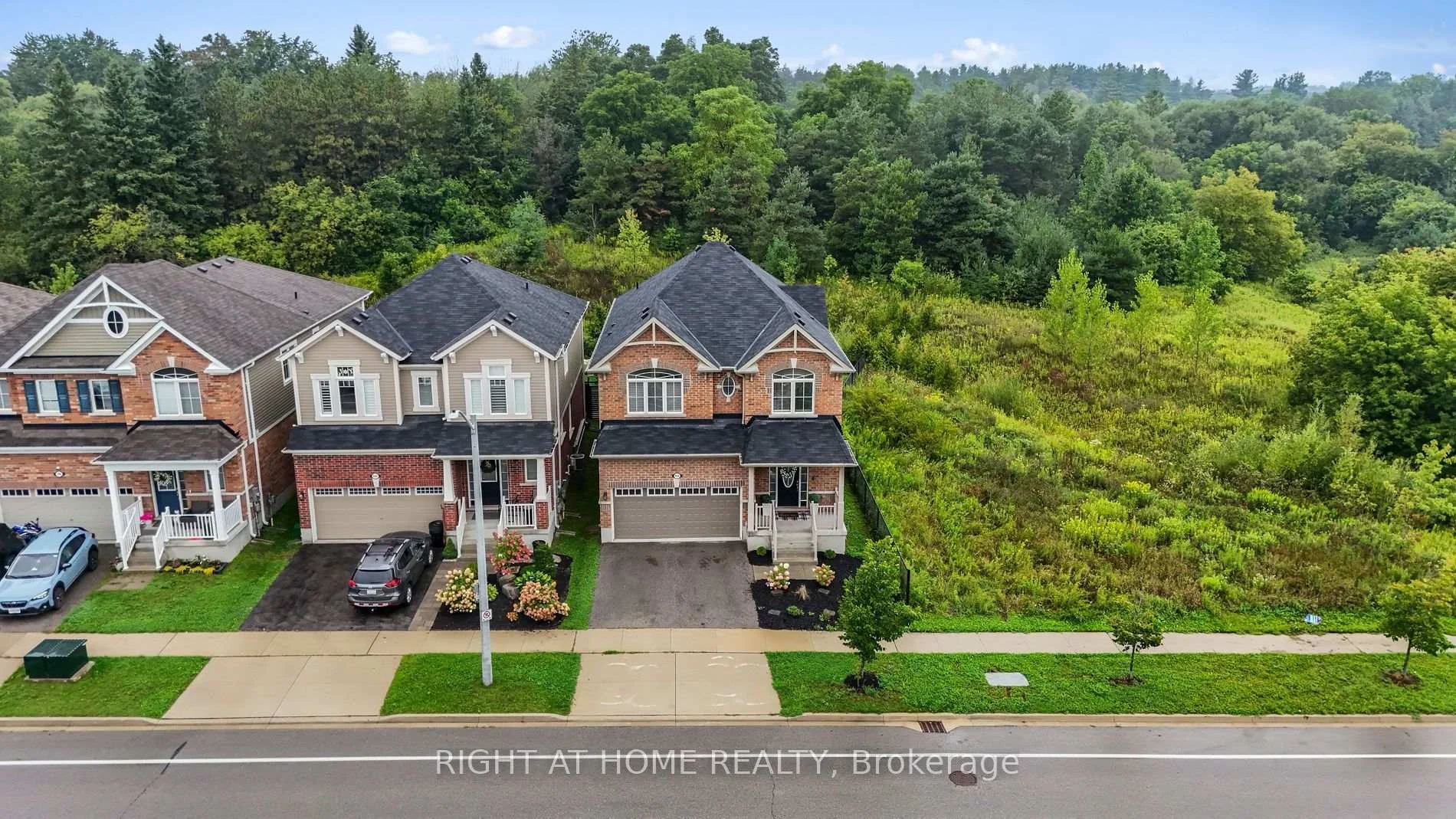 Photo 5 of 404 Equestrian Way, Cambridge, Hagey — HOMEH