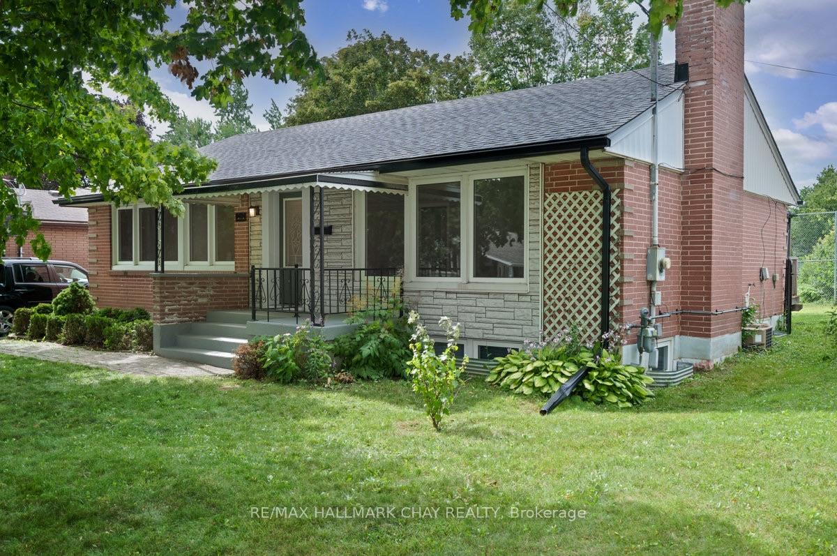 Photo 2 of 262 Bellevue Street, Peterborough, Northcrest Ward 5 — HOMEH