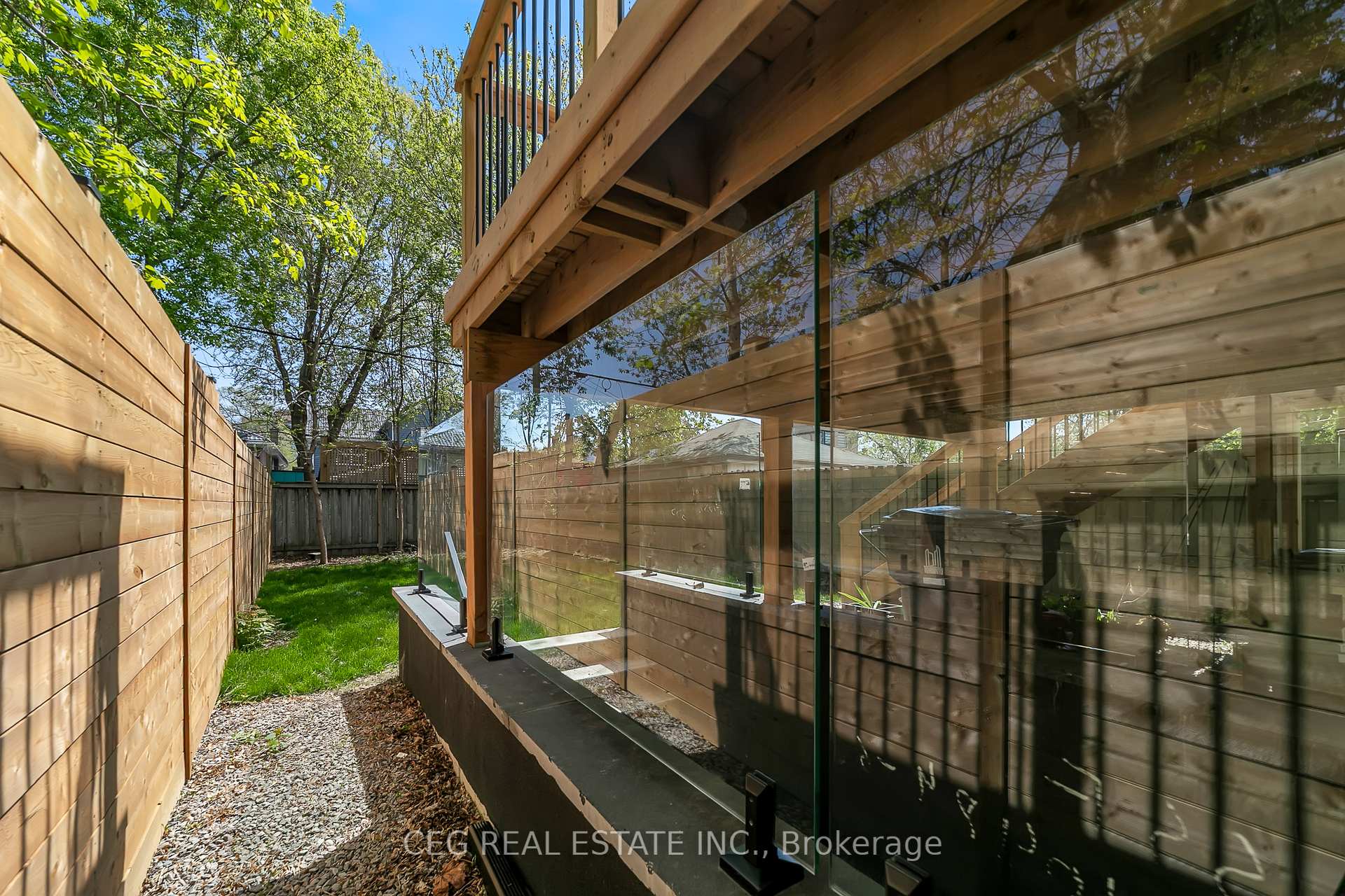 Photo 7 of 21 Sixteenth Street, Etobicoke, New Toronto — HOMEH