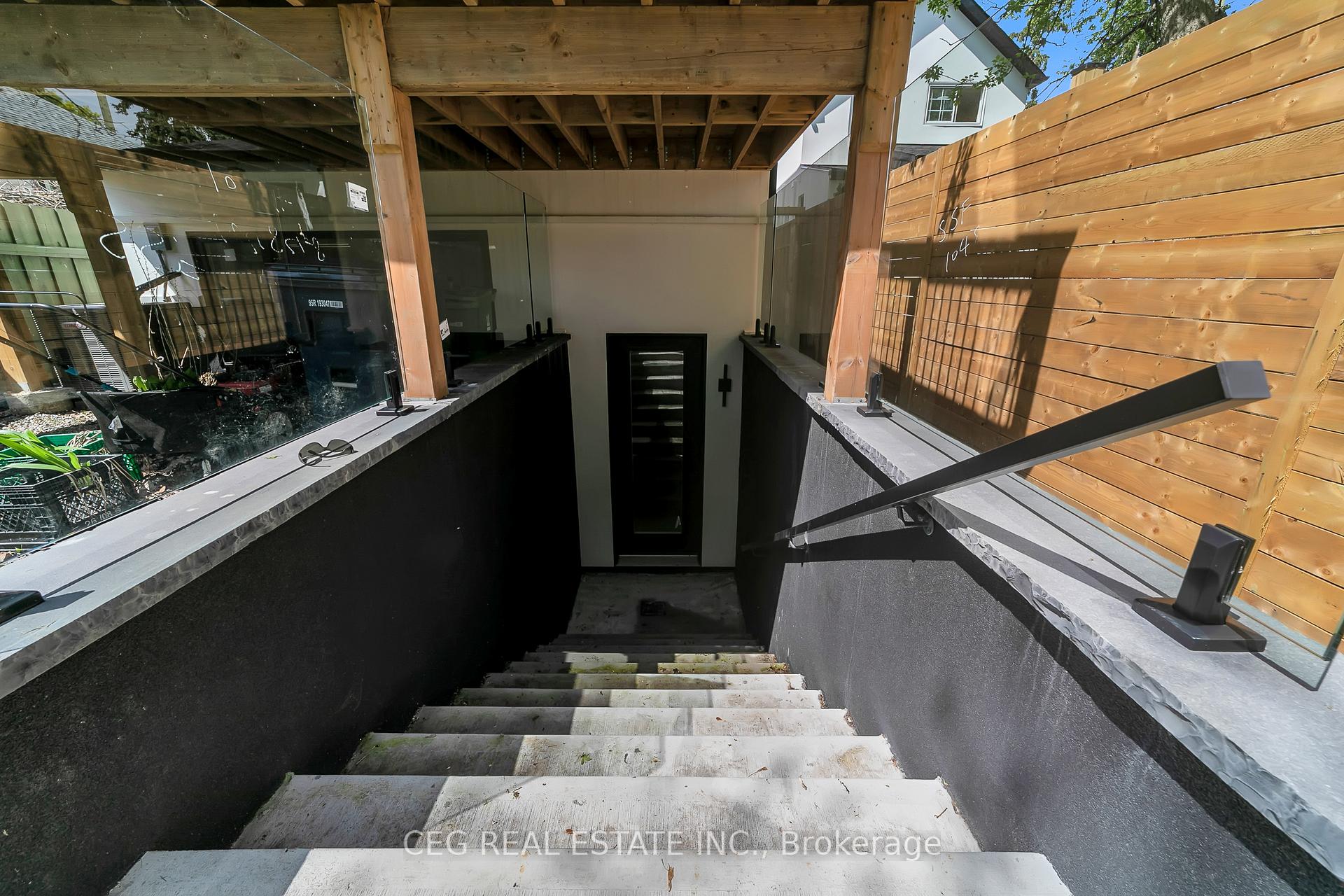 Photo 8 of 21 Sixteenth Street, Etobicoke, New Toronto — HOMEH