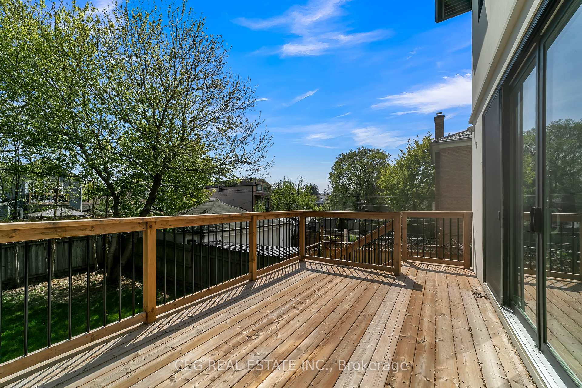 Photo 10 of 21 Sixteenth Street, Etobicoke, New Toronto — HOMEH
