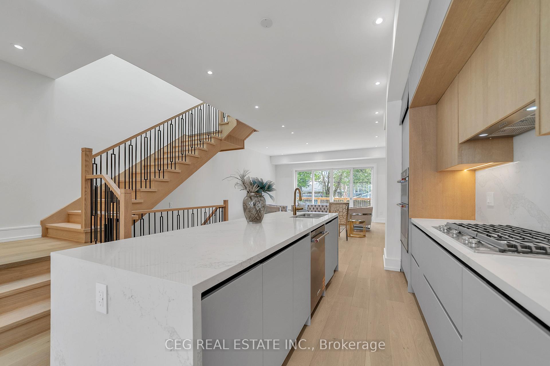 Photo 16 of 21 Sixteenth Street, Etobicoke, New Toronto — HOMEH