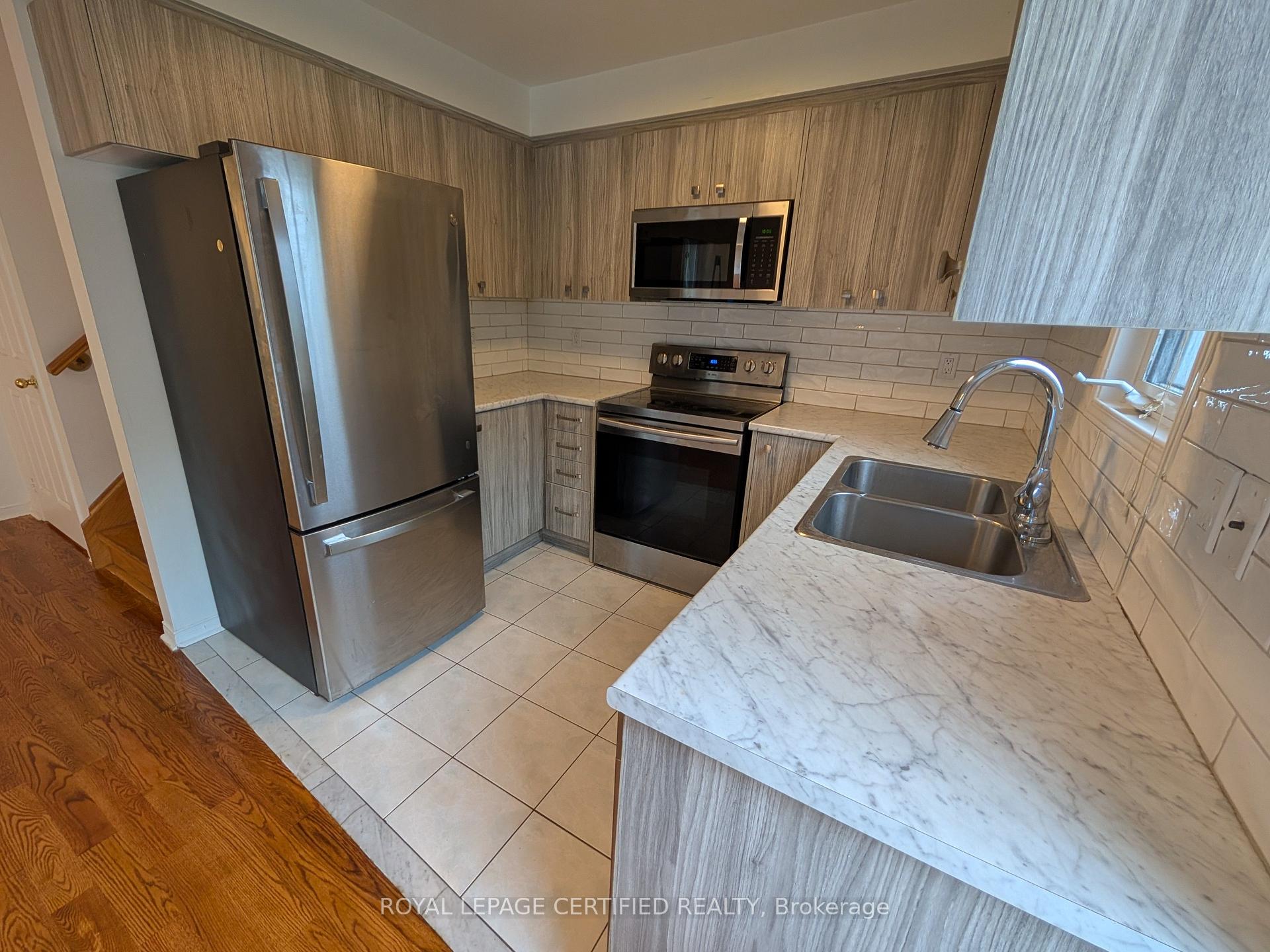 Photo 12 of 8 James Street, Mississauga, Streetsville — HOMEH