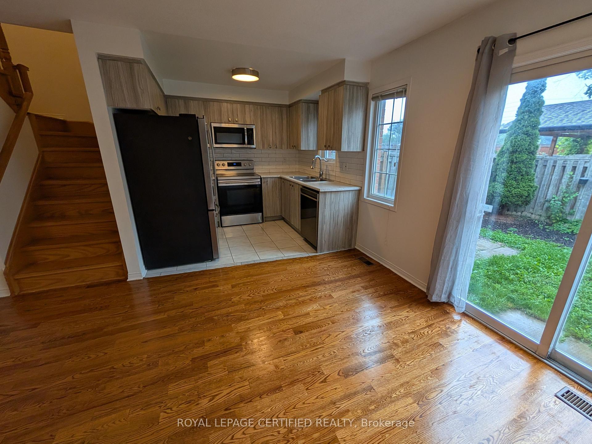 Photo 7 of 8 James Street, Mississauga, Streetsville — HOMEH