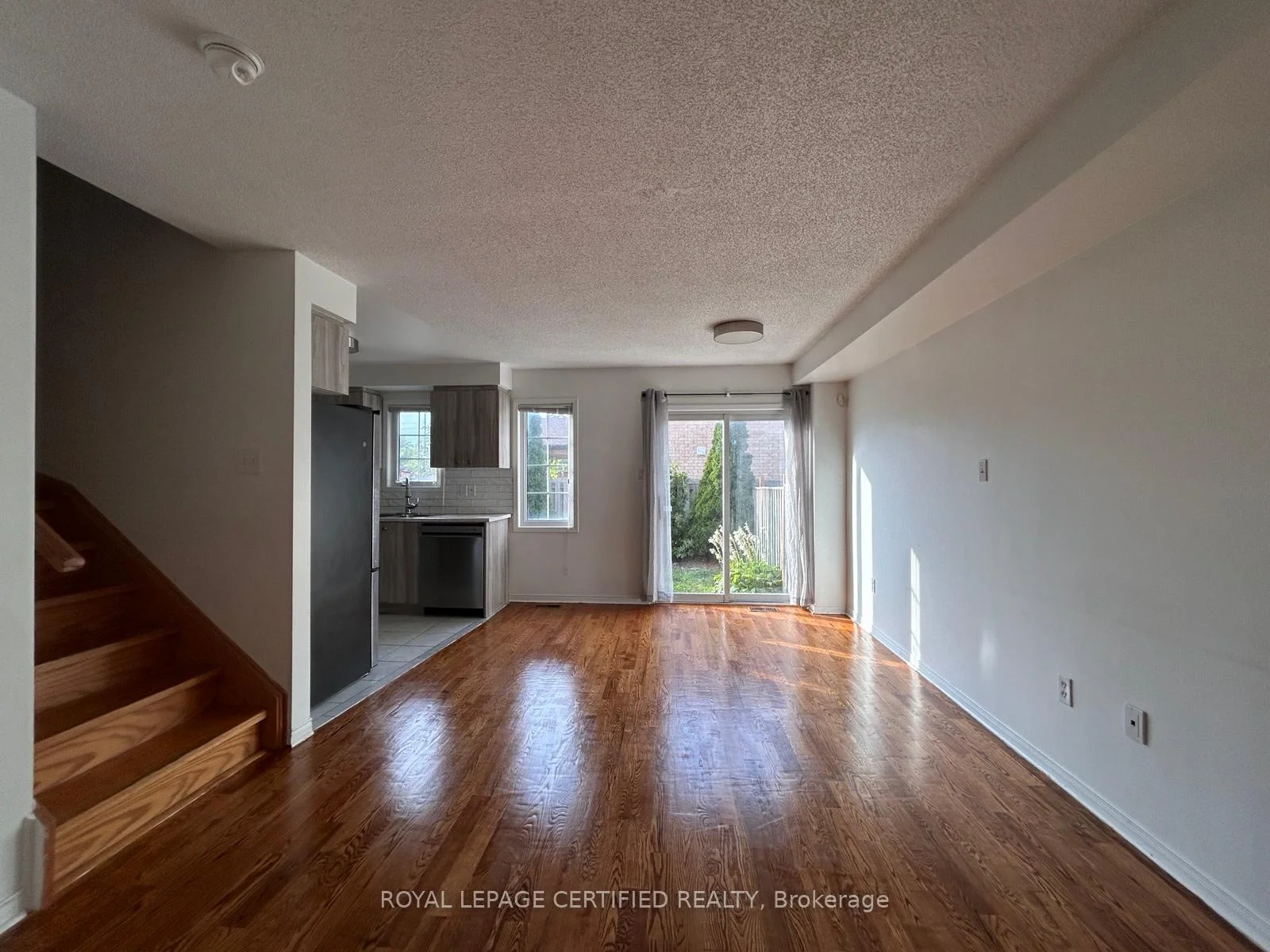 Photo 10 of 8 James Street, Mississauga, Streetsville — HOMEH