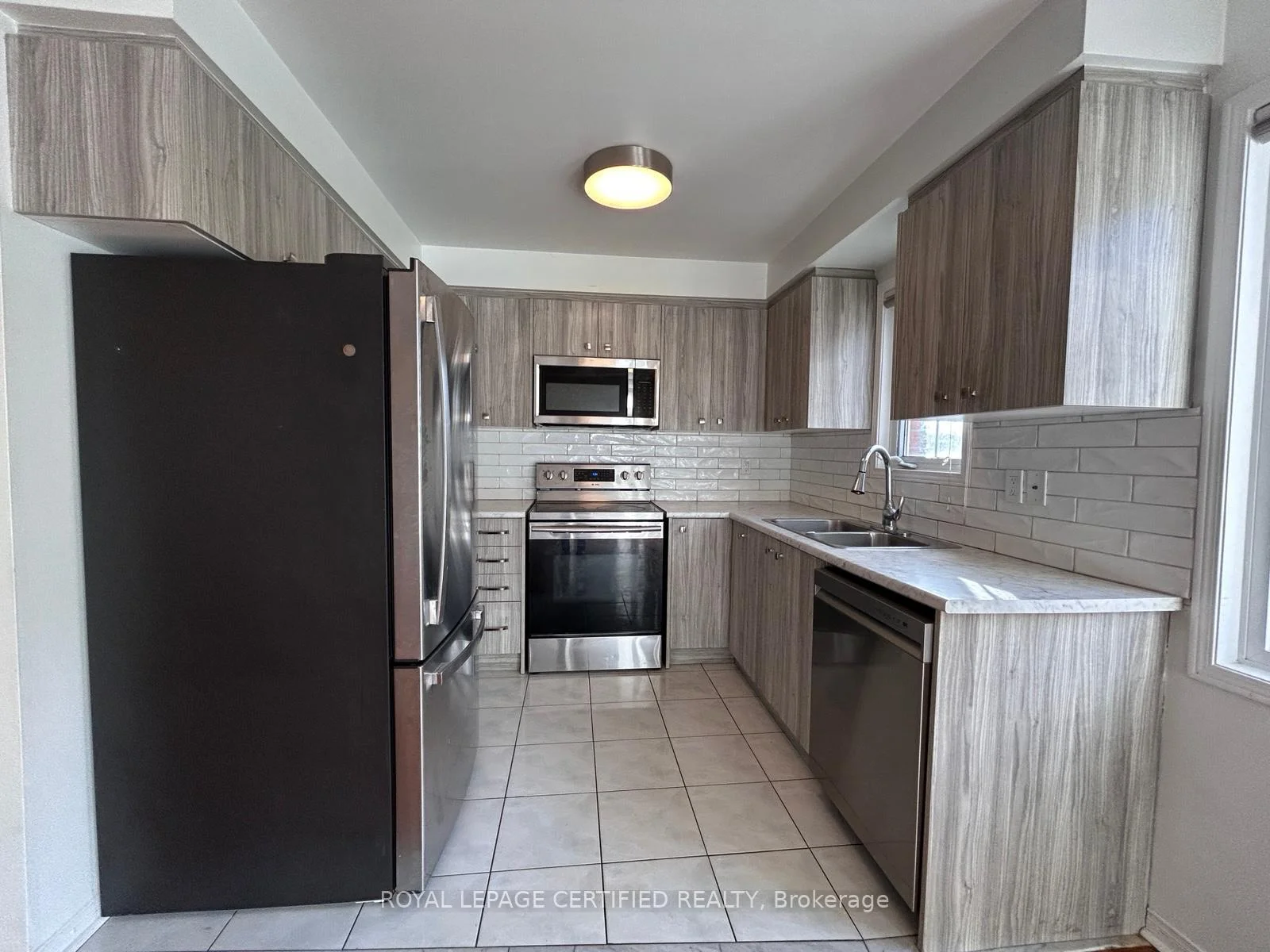 Photo 11 of 8 James Street, Mississauga, Streetsville — HOMEH