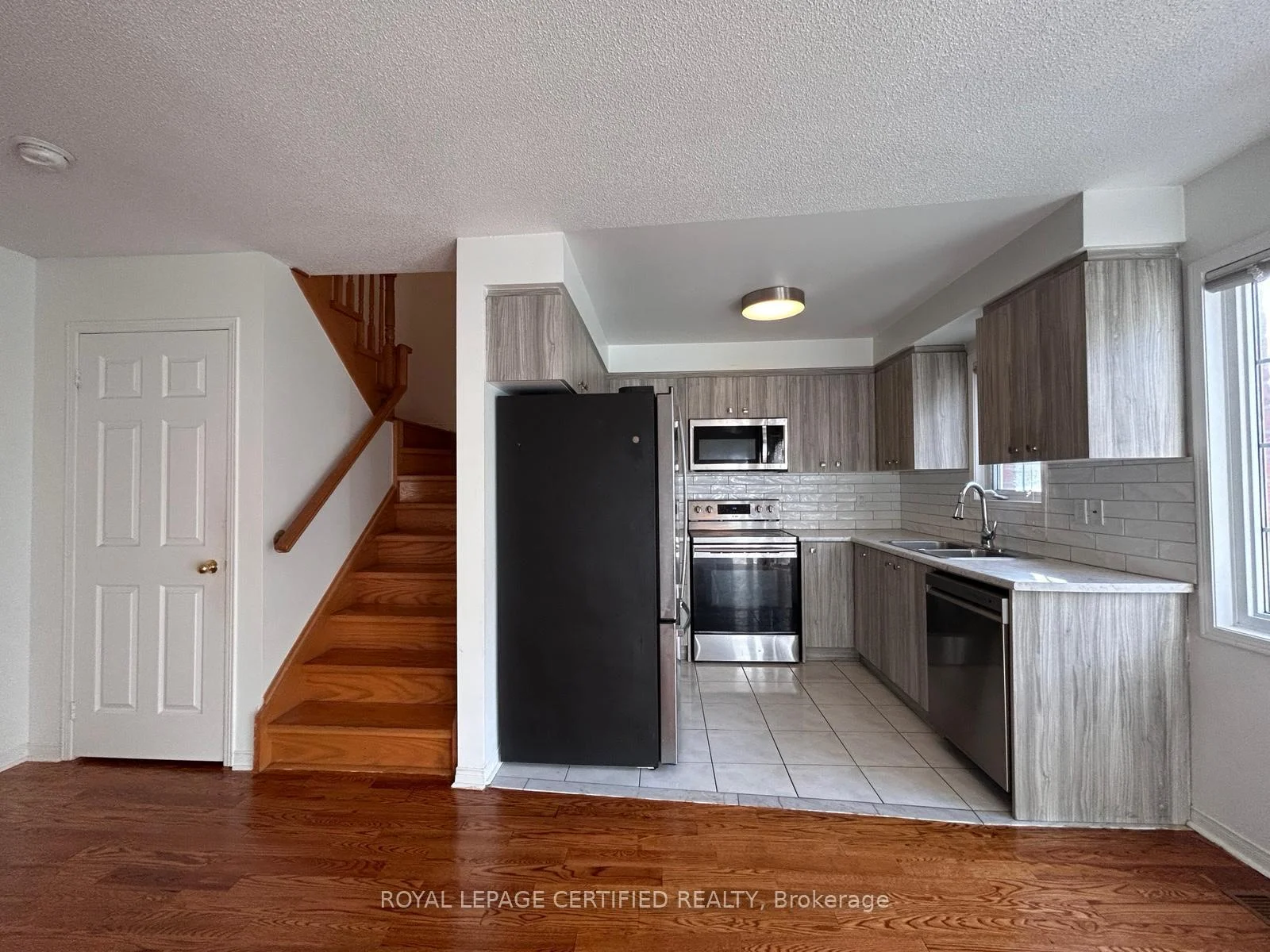 Photo 16 of 8 James Street, Mississauga, Streetsville — HOMEH