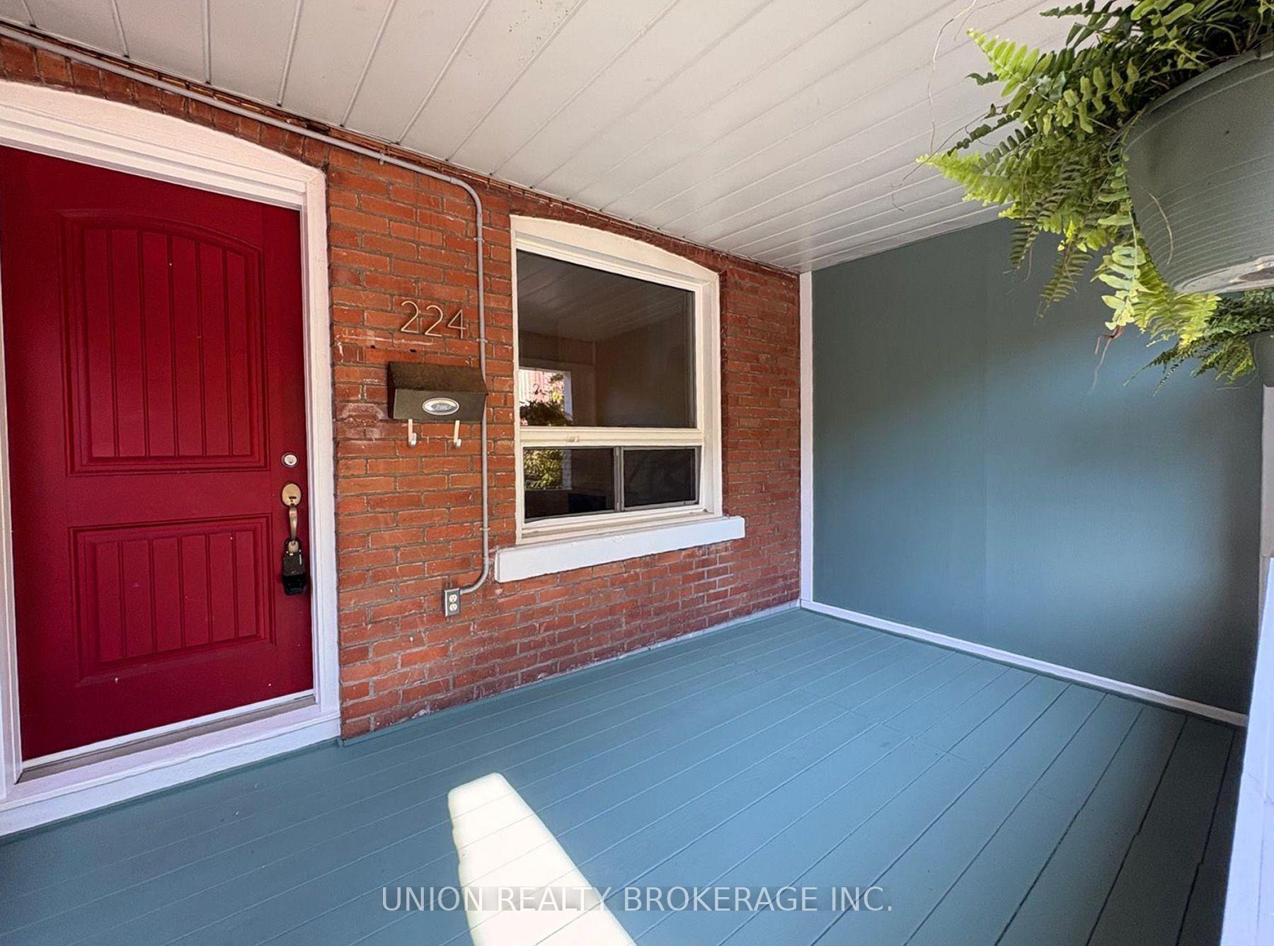 Photo 2 of Unit Main & Upper, 224 Scarborough Road, Toronto, The Beaches — HOMEH