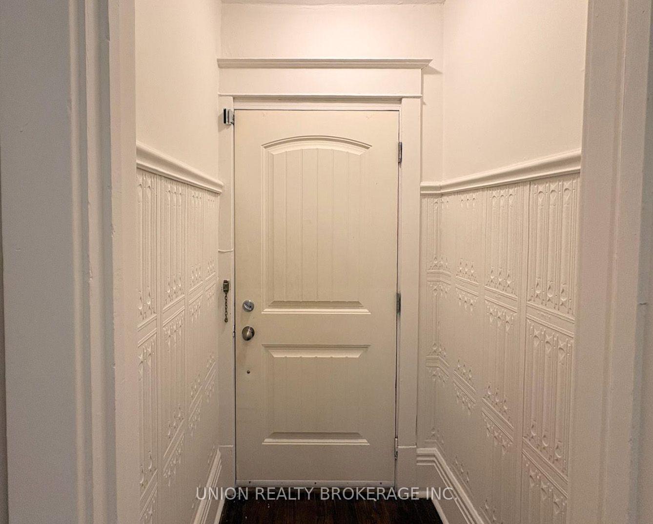 Photo 6 of Unit Main & Upper, 224 Scarborough Road, Toronto, The Beaches — HOMEH