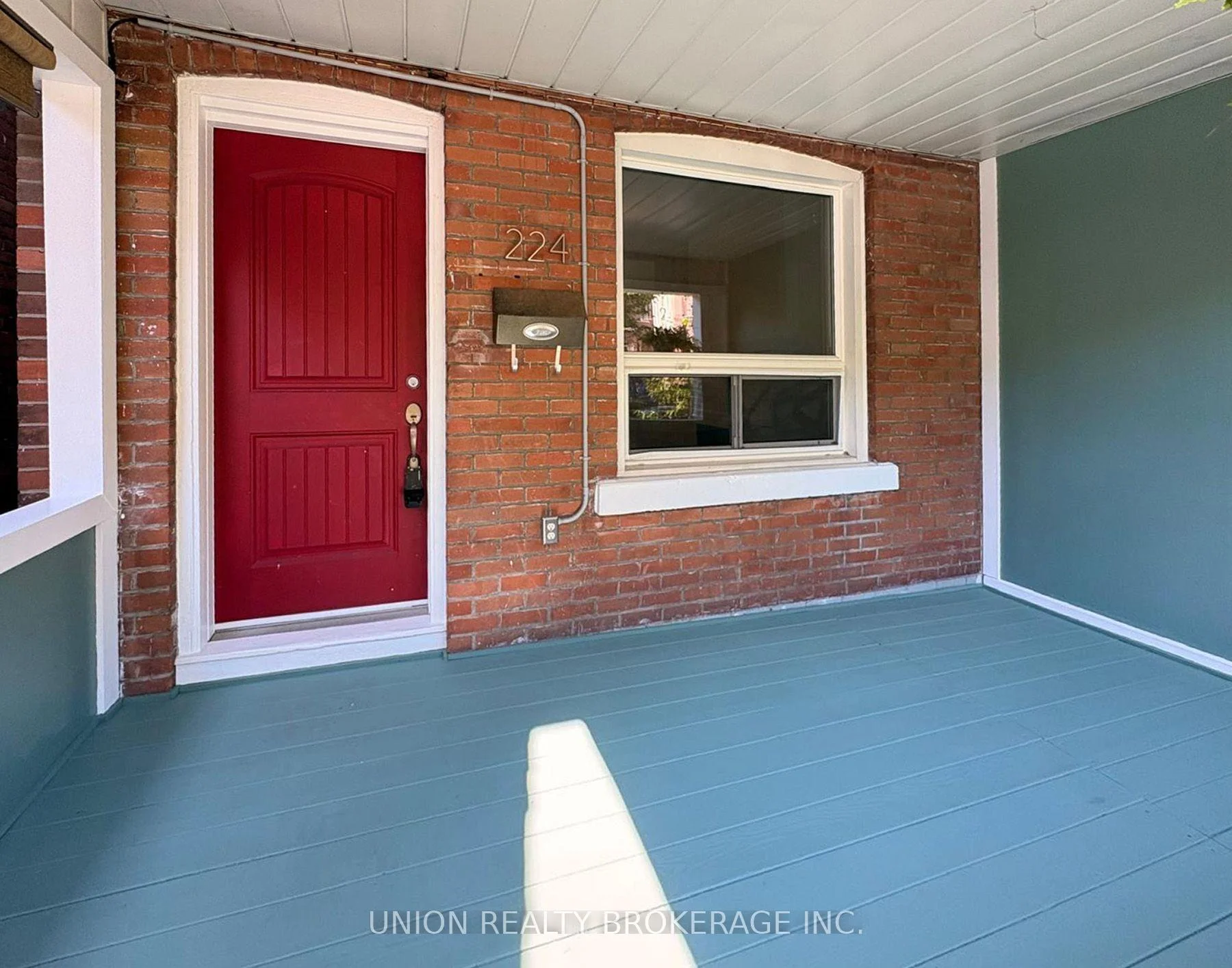 Photo 4 of Unit Main & Upper, 224 Scarborough Road, Toronto, The Beaches — HOMEH