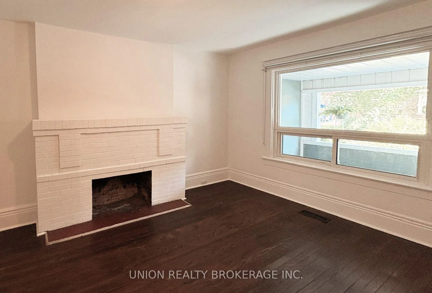 Photo 13 of Unit Main & Upper, 224 Scarborough Road, Toronto, The Beaches — HOMEH