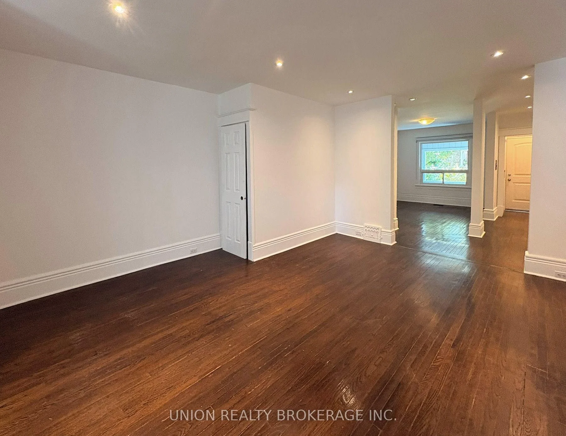 Photo 15 of Unit Main & Upper, 224 Scarborough Road, Toronto, The Beaches — HOMEH