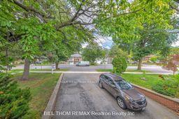 Photo 3 of 58 Reiber Crescent, North York, Bayview Woods-Steeles — HOMEH