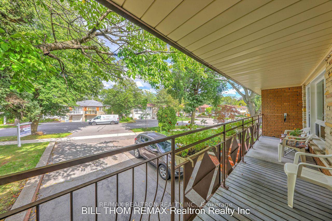 Photo 5 of 58 Reiber Crescent, North York, Bayview Woods-Steeles — HOMEH