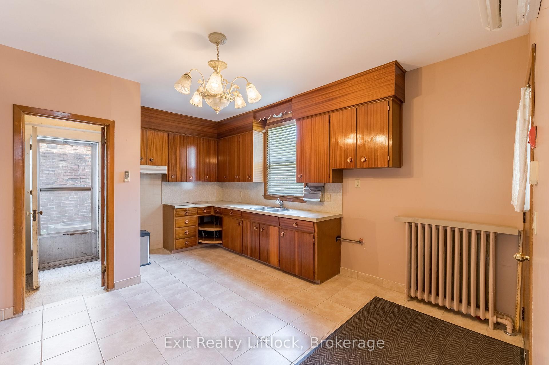 Photo 7 of 843 Logan Avenue, Toronto, North Riverdale — HOMEH