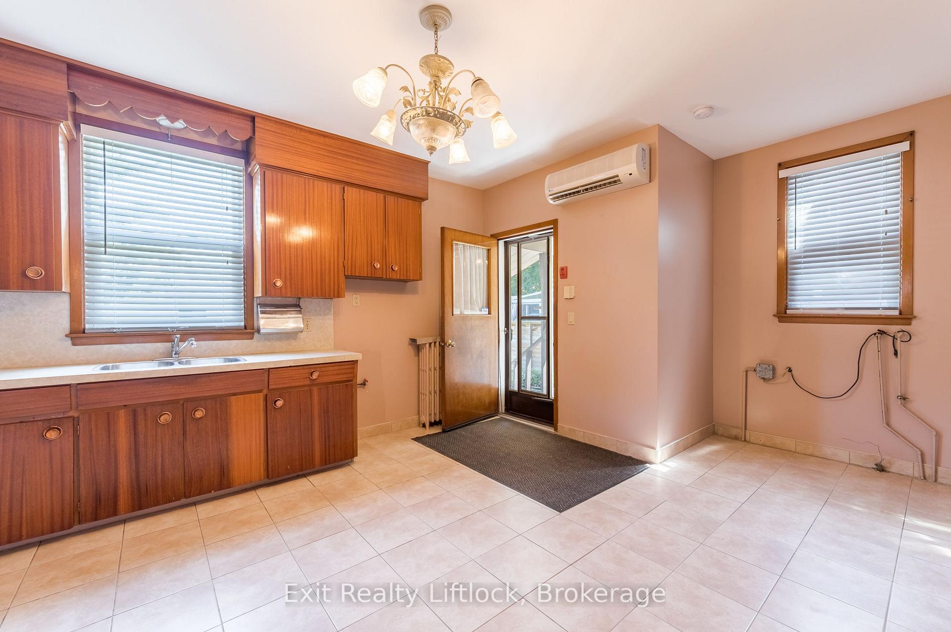 Photo 9 of 843 Logan Avenue, Toronto, North Riverdale — HOMEH