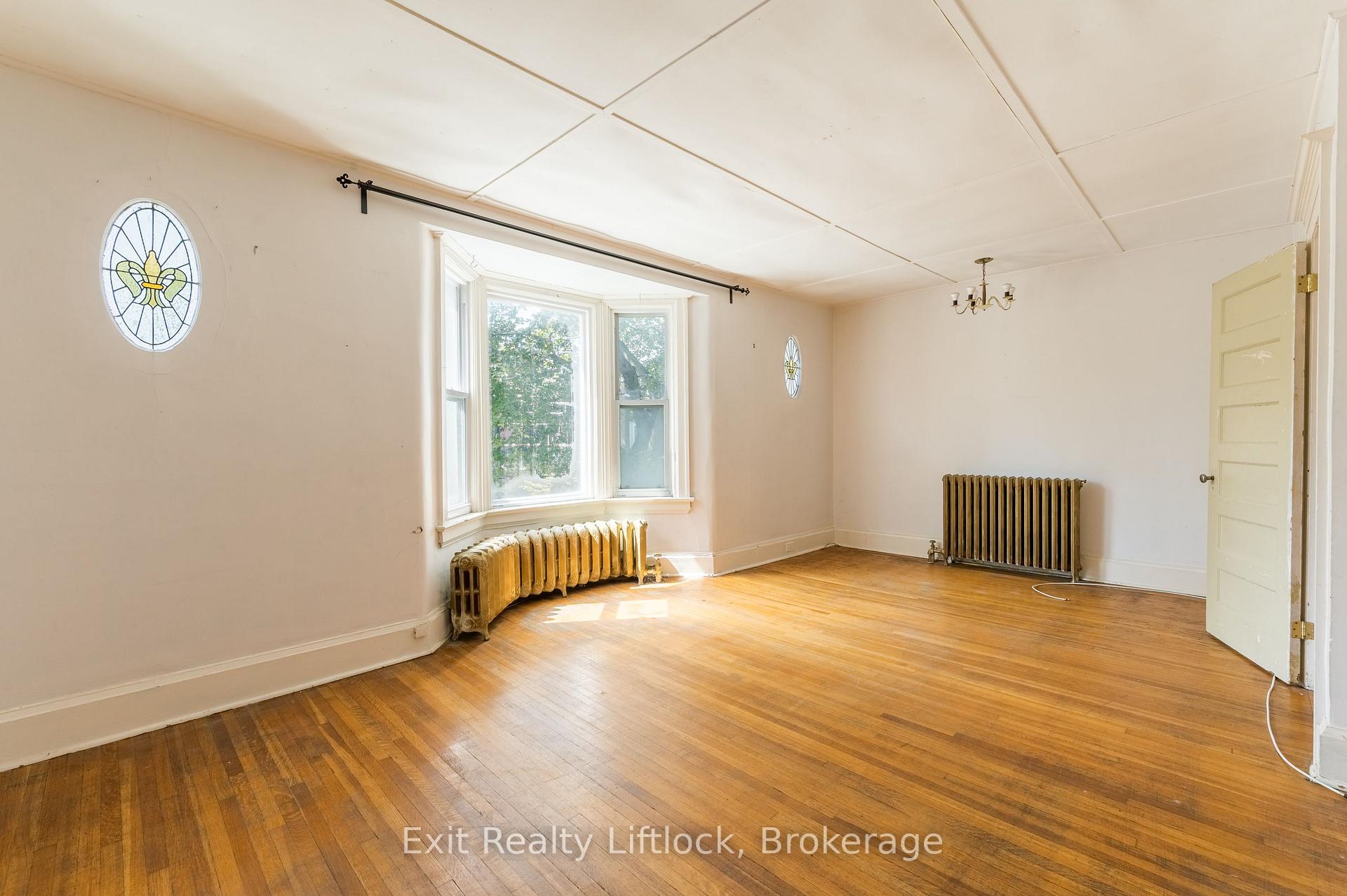 Photo 23 of 843 Logan Avenue, Toronto, North Riverdale — HOMEH