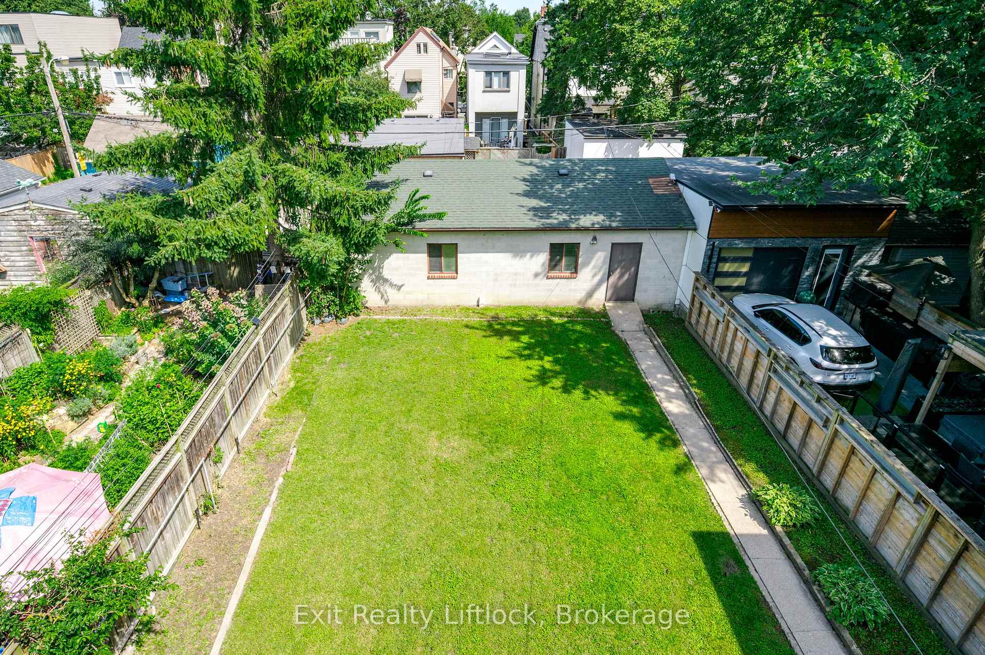 Photo 37 of 843 Logan Avenue, Toronto, North Riverdale — HOMEH
