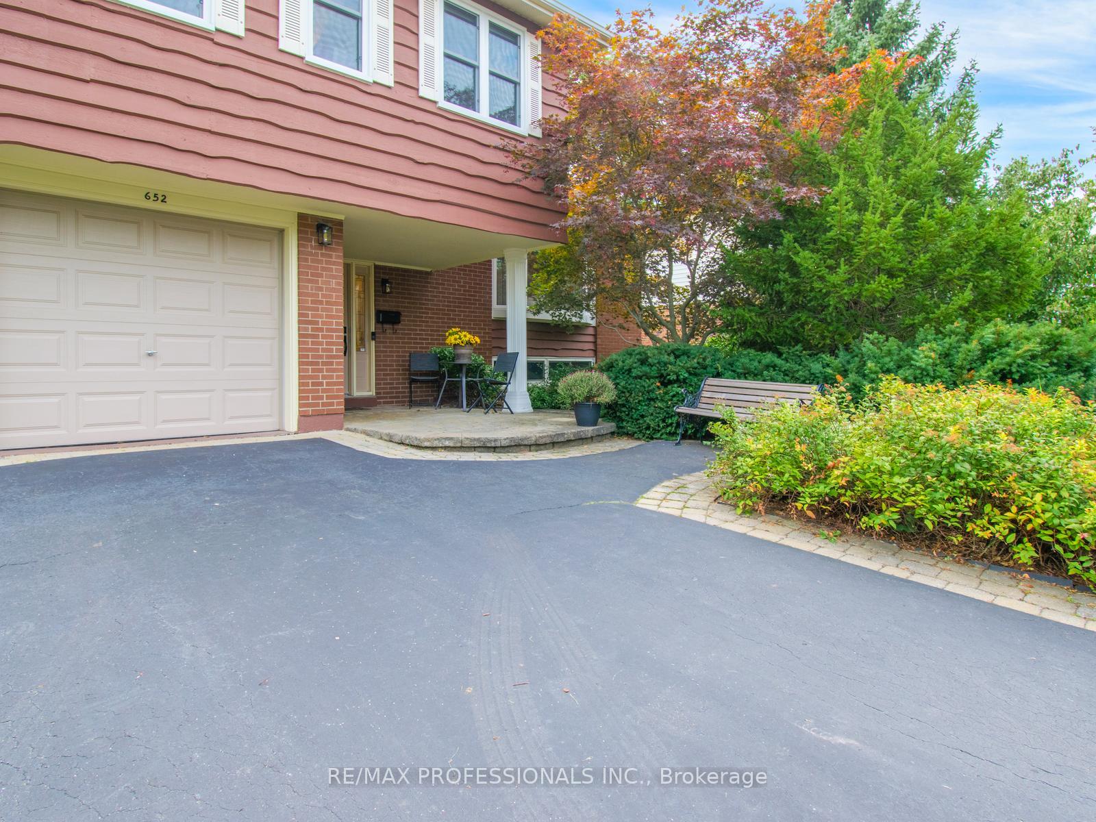 Photo 4 of 652 Meadow Lane, Burlington, Appleby — HOMEH
