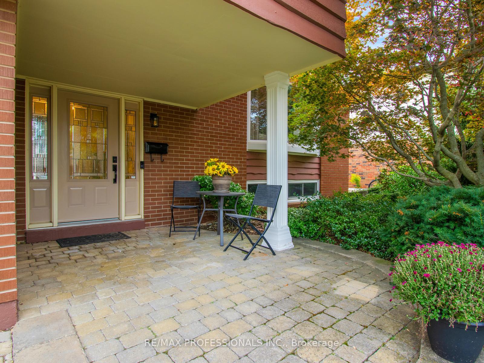 Photo 5 of 652 Meadow Lane, Burlington, Appleby — HOMEH