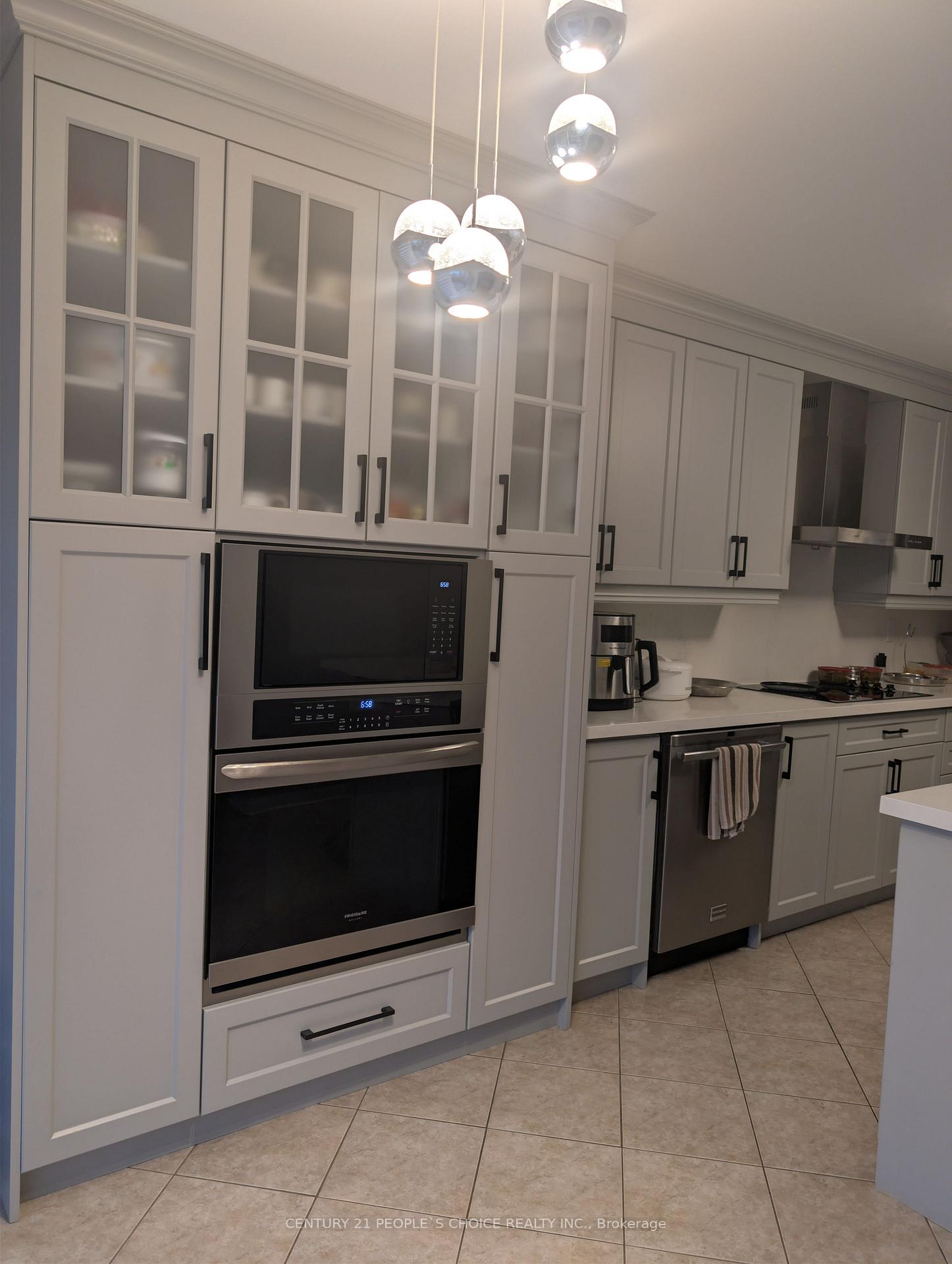 Photo 6 of 228 Fandango Drive, Brampton, Credit Valley — HOMEH