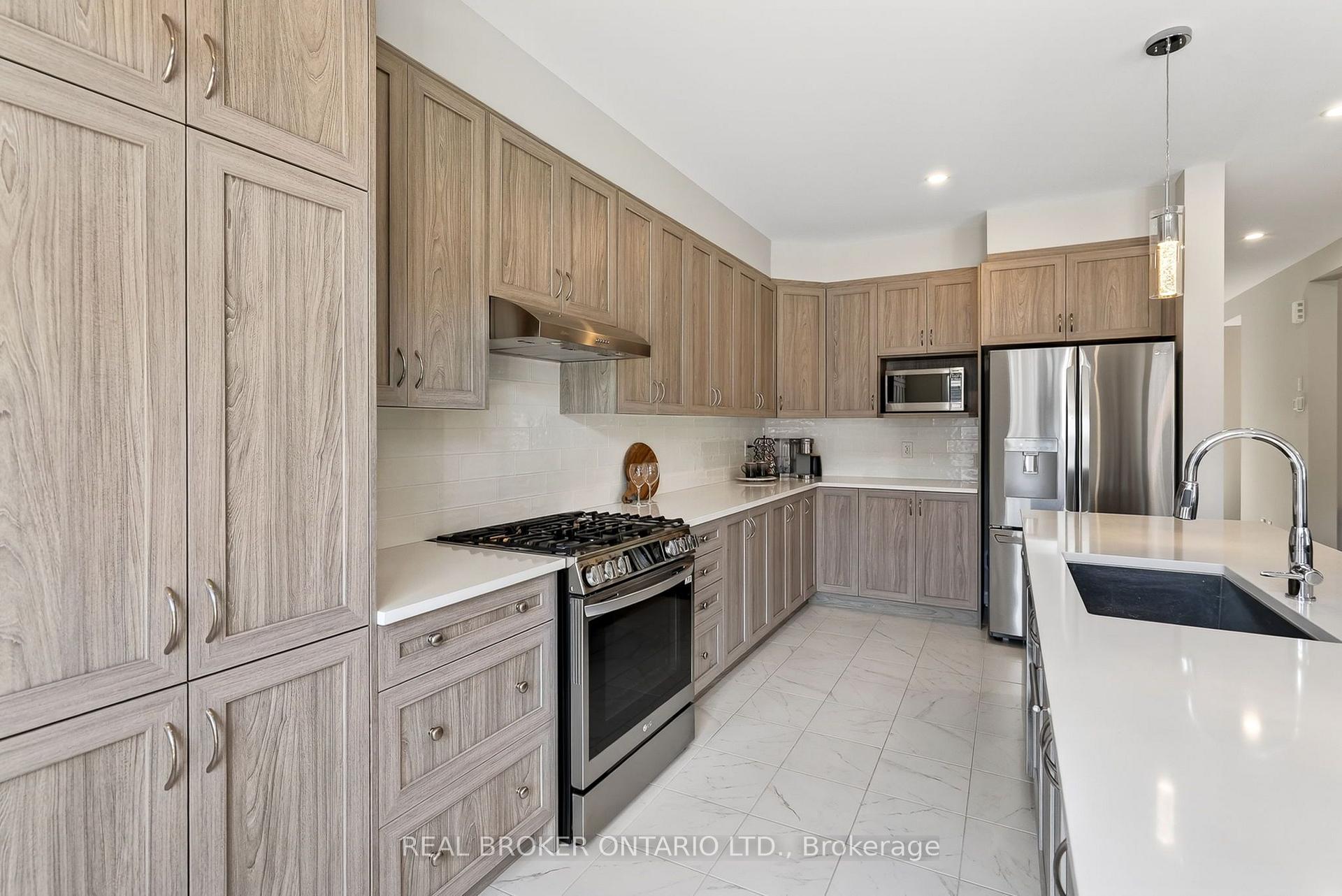 Photo 11 of 548 Anchor Circle, Ottawa, Mahogany Community — HOMEH
