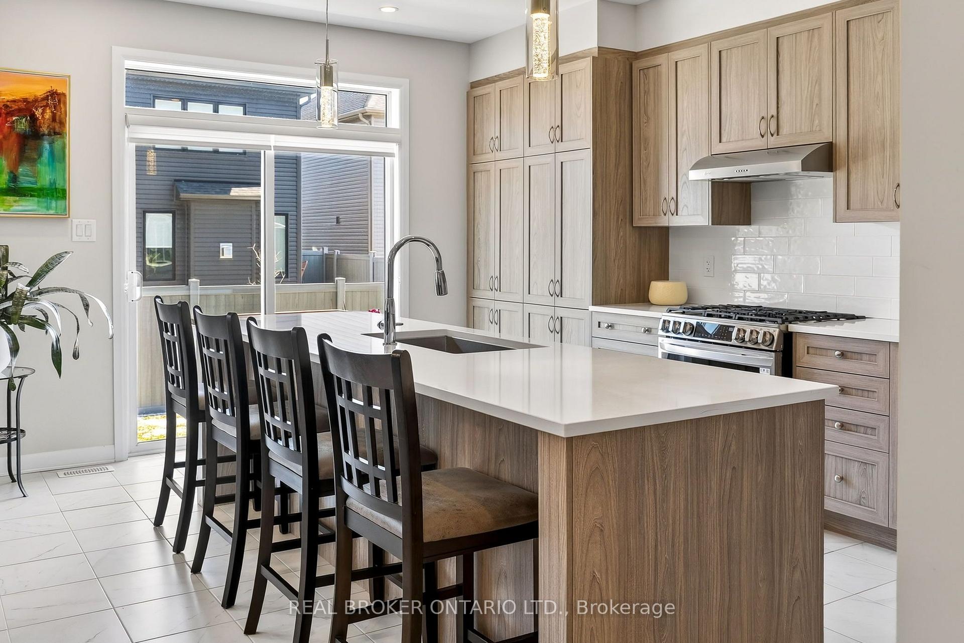 Photo 14 of 548 Anchor Circle, Ottawa, Mahogany Community — HOMEH