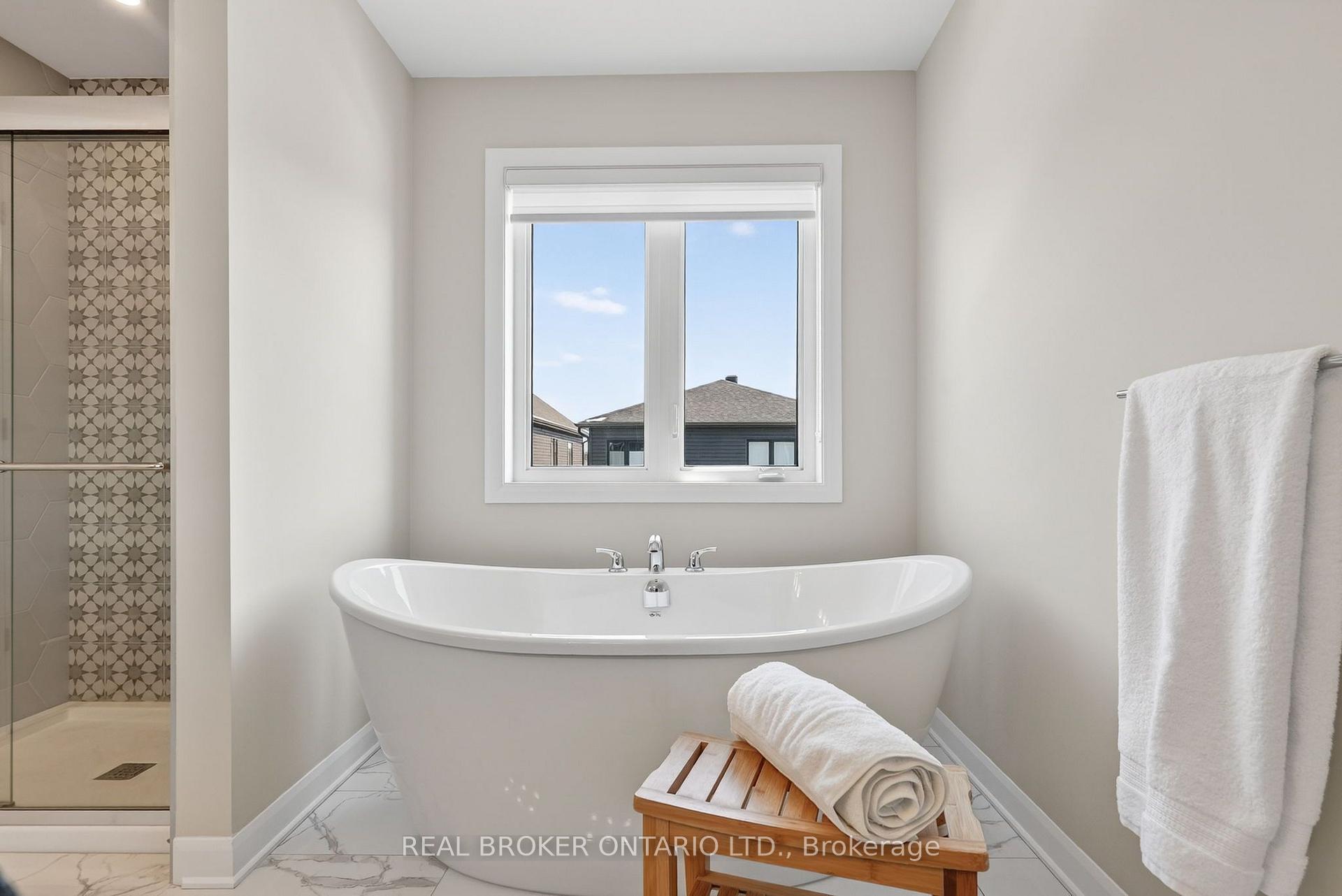 Photo 24 of 548 Anchor Circle, Ottawa, Mahogany Community — HOMEH
