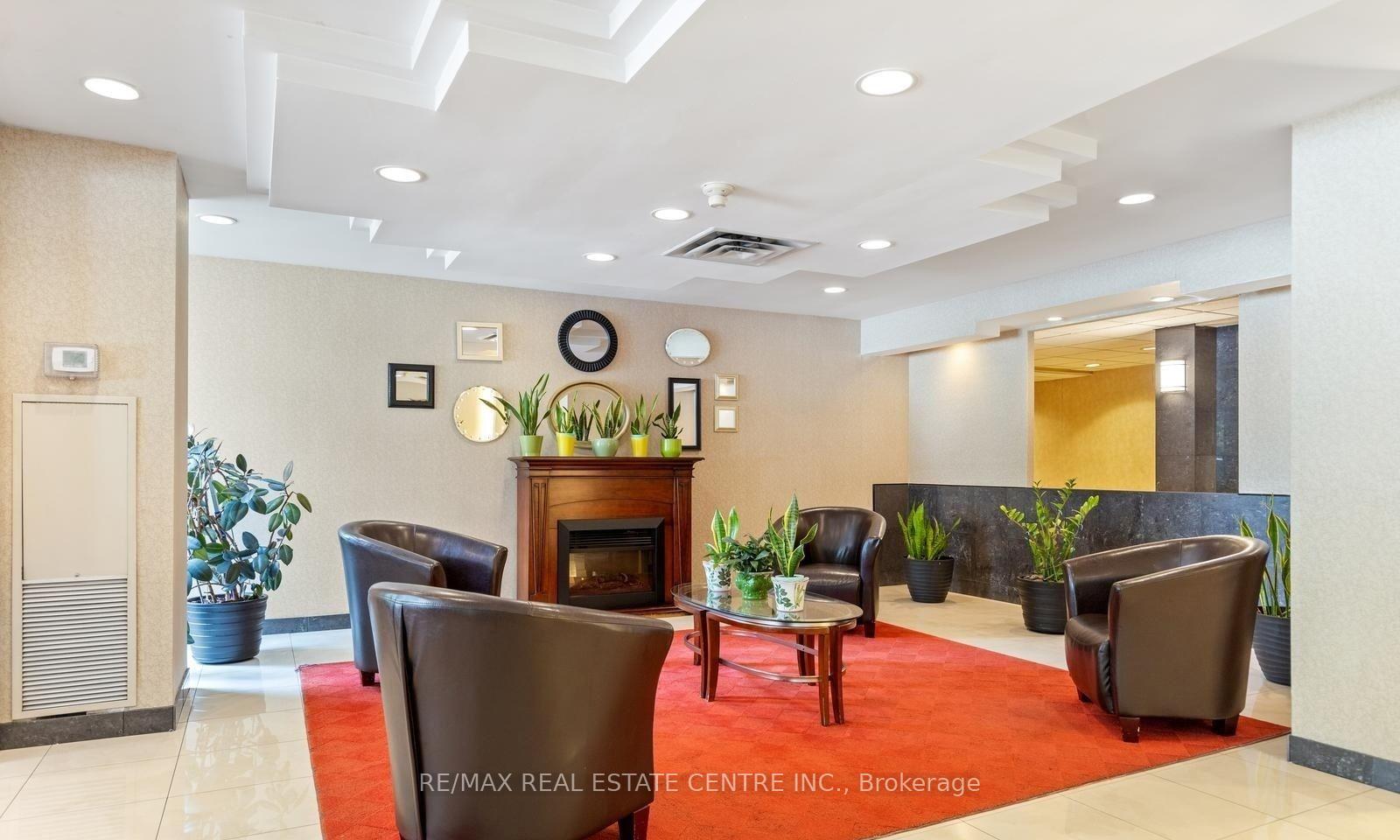 Photo 3 of Unit 1515, 300 Webb Drive, Mississauga, City Centre — HOMEH