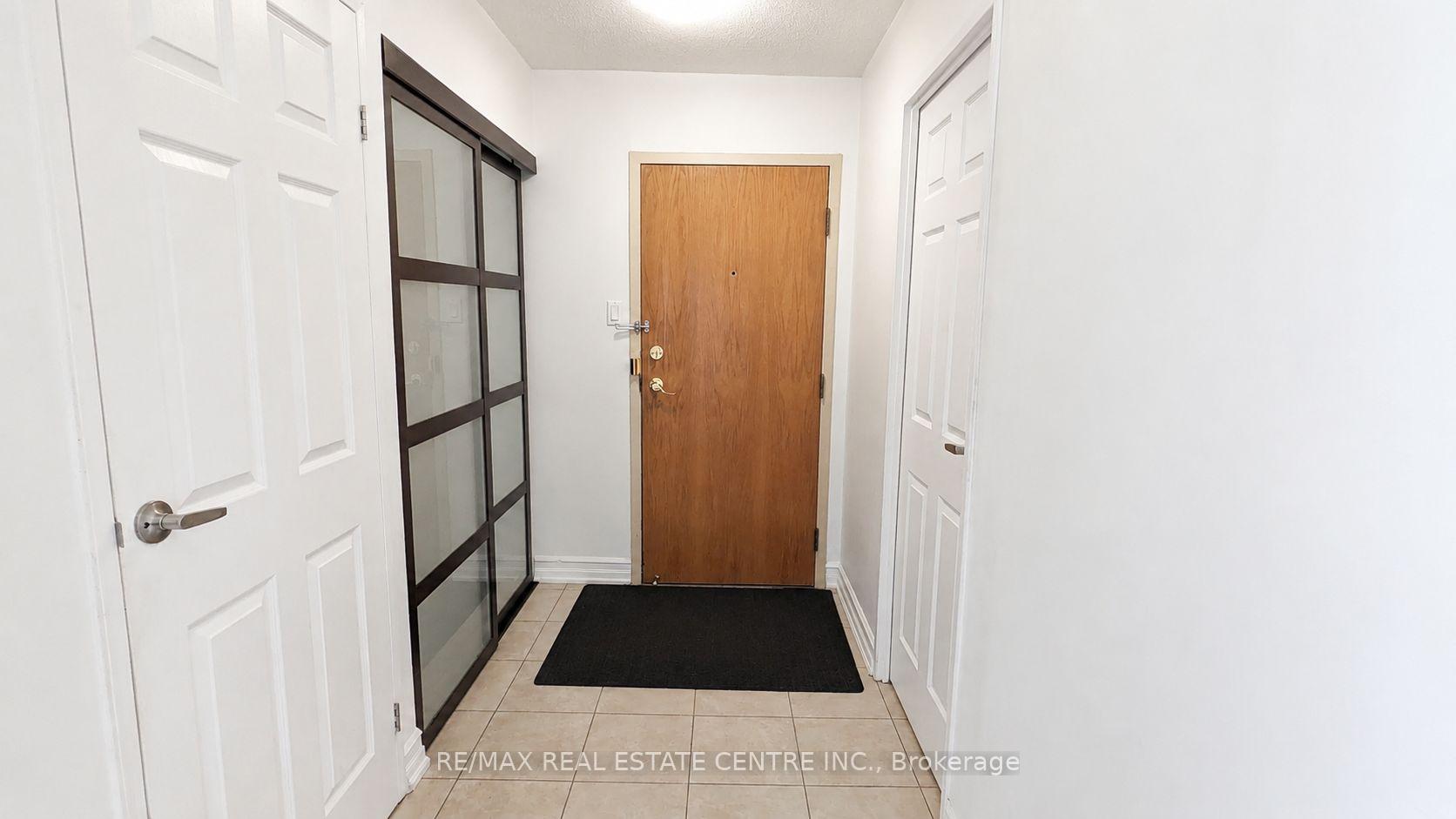 Photo 4 of Unit 1515, 300 Webb Drive, Mississauga, City Centre — HOMEH