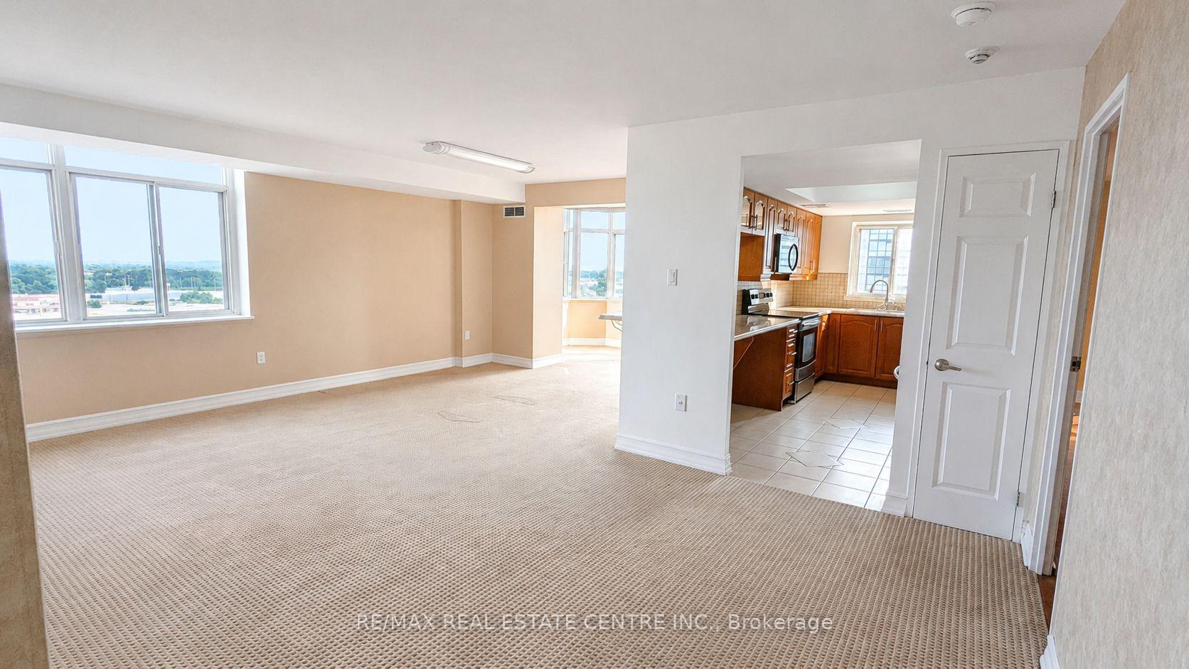 Photo 5 of Unit 1515, 300 Webb Drive, Mississauga, City Centre — HOMEH