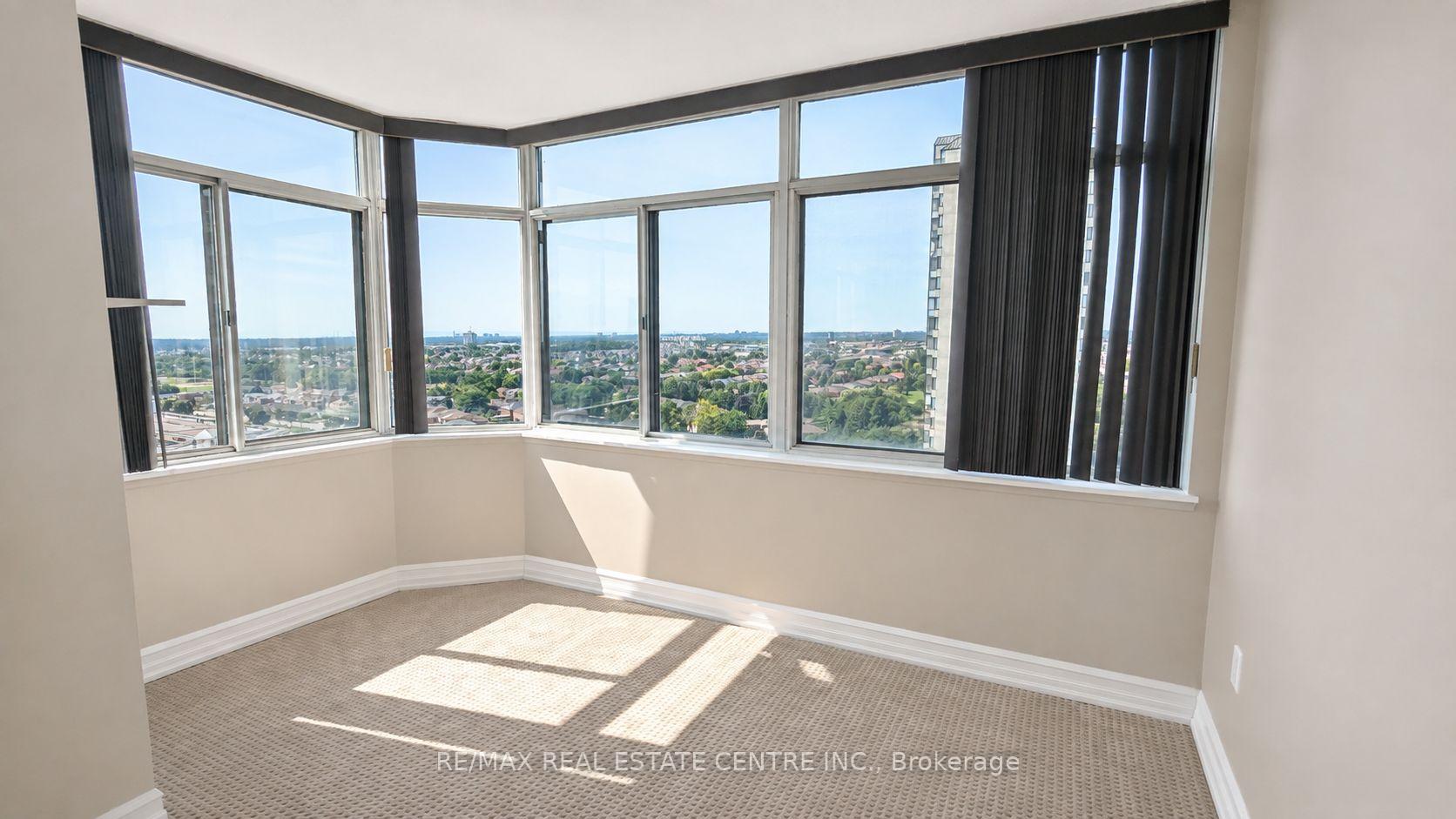 Photo 12 of Unit 1515, 300 Webb Drive, Mississauga, City Centre — HOMEH