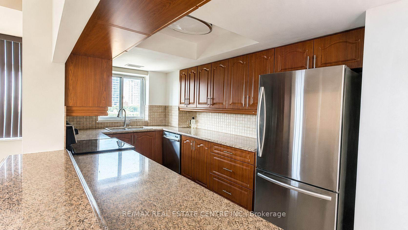 Photo 15 of Unit 1515, 300 Webb Drive, Mississauga, City Centre — HOMEH