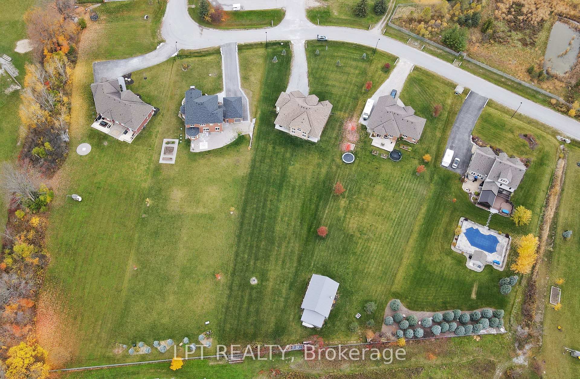Photo 38 of 12 Plowright Road, Springwater, Minesing — HOMEH
