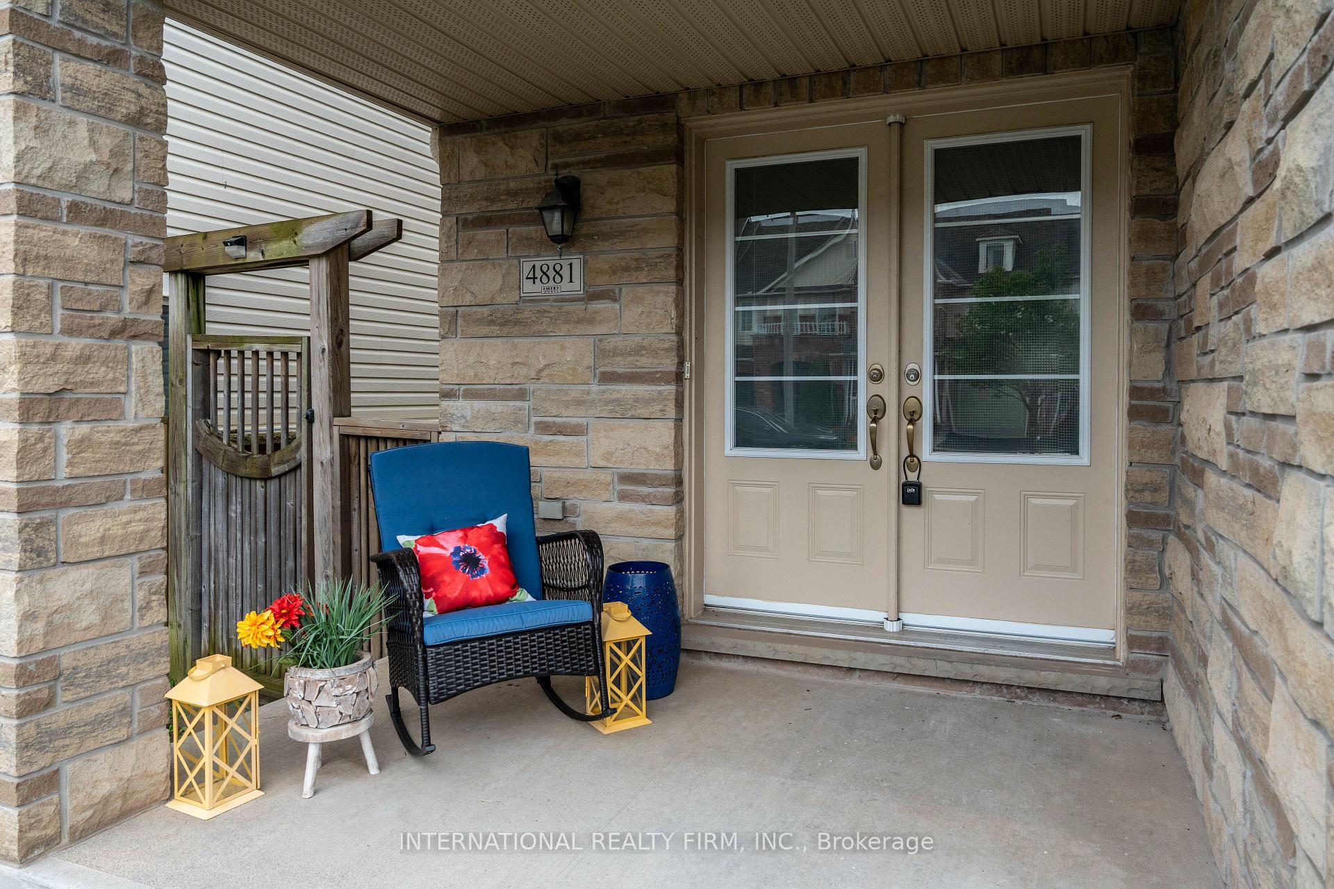 Photo 12 of 4881 Capri Crescent, Burlington, Alton — HOMEH
