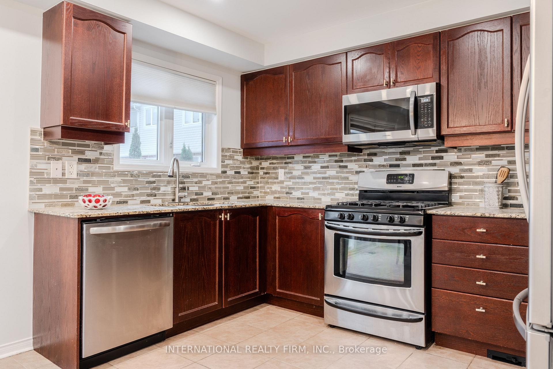 Photo 32 of 4881 Capri Crescent, Burlington, Alton — HOMEH