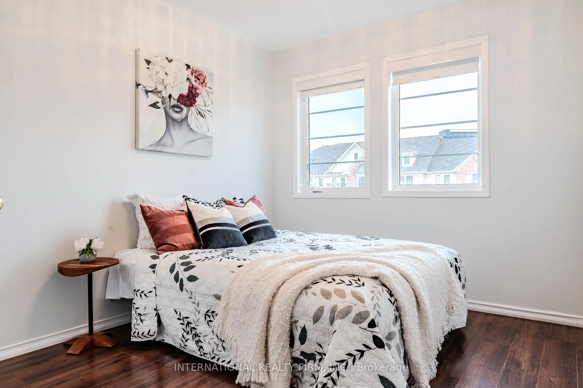 Photo 3 of 4881 Capri Crescent, Burlington, Alton — HOMEH