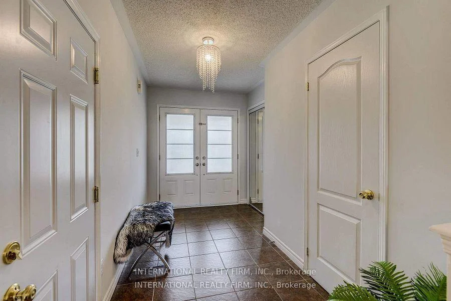 Photo 13 of 4881 Capri Crescent, Burlington, Alton — HOMEH