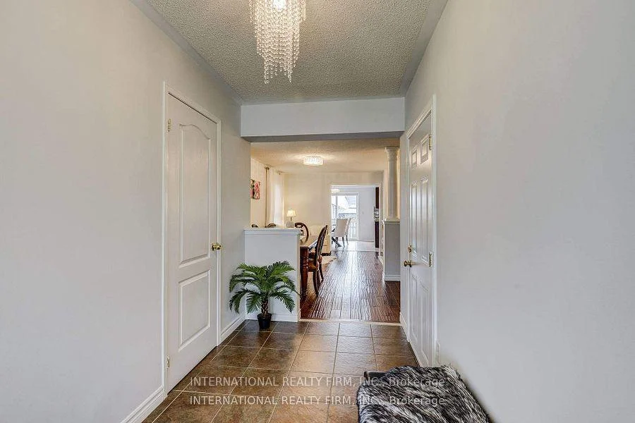 Photo 15 of 4881 Capri Crescent, Burlington, Alton — HOMEH