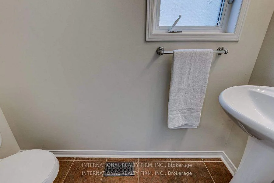 Photo 17 of 4881 Capri Crescent, Burlington, Alton — HOMEH