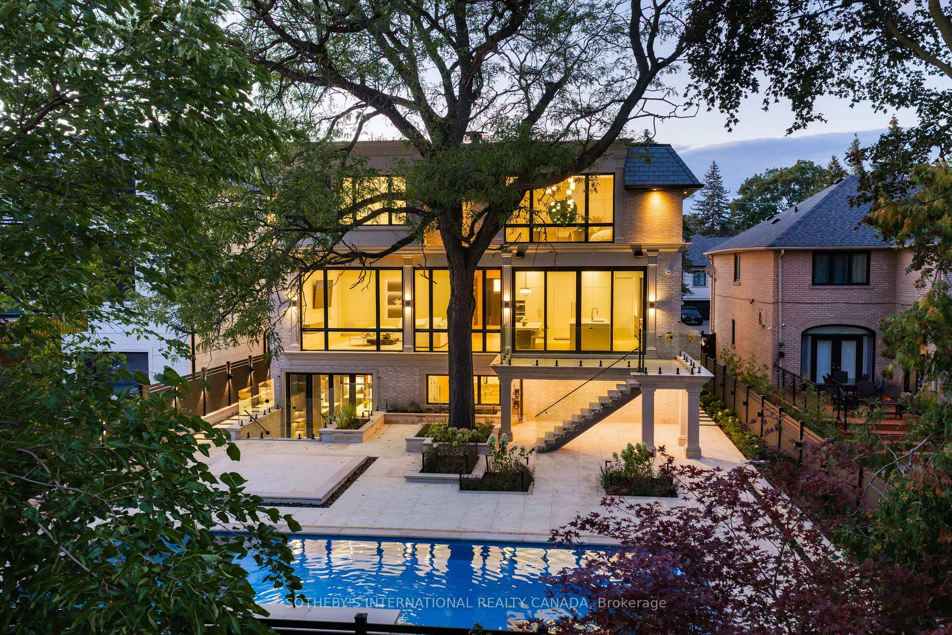 Photo 2 of 149 Highland Crescent, North York, Bridle Path-Sunnybrook-York Mills — HOMEH