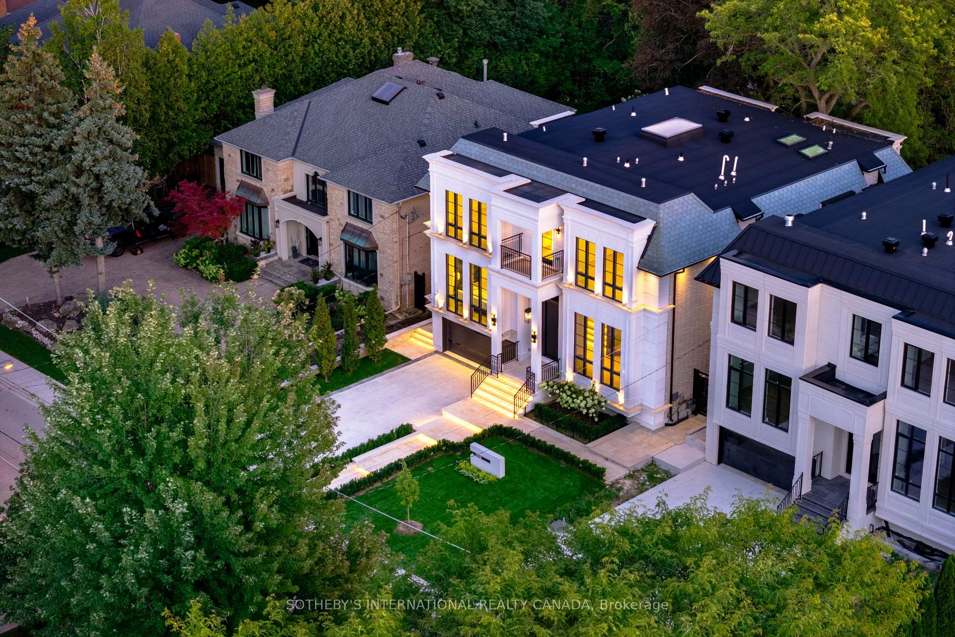 Photo 3 of 149 Highland Crescent, North York, Bridle Path-Sunnybrook-York Mills — HOMEH