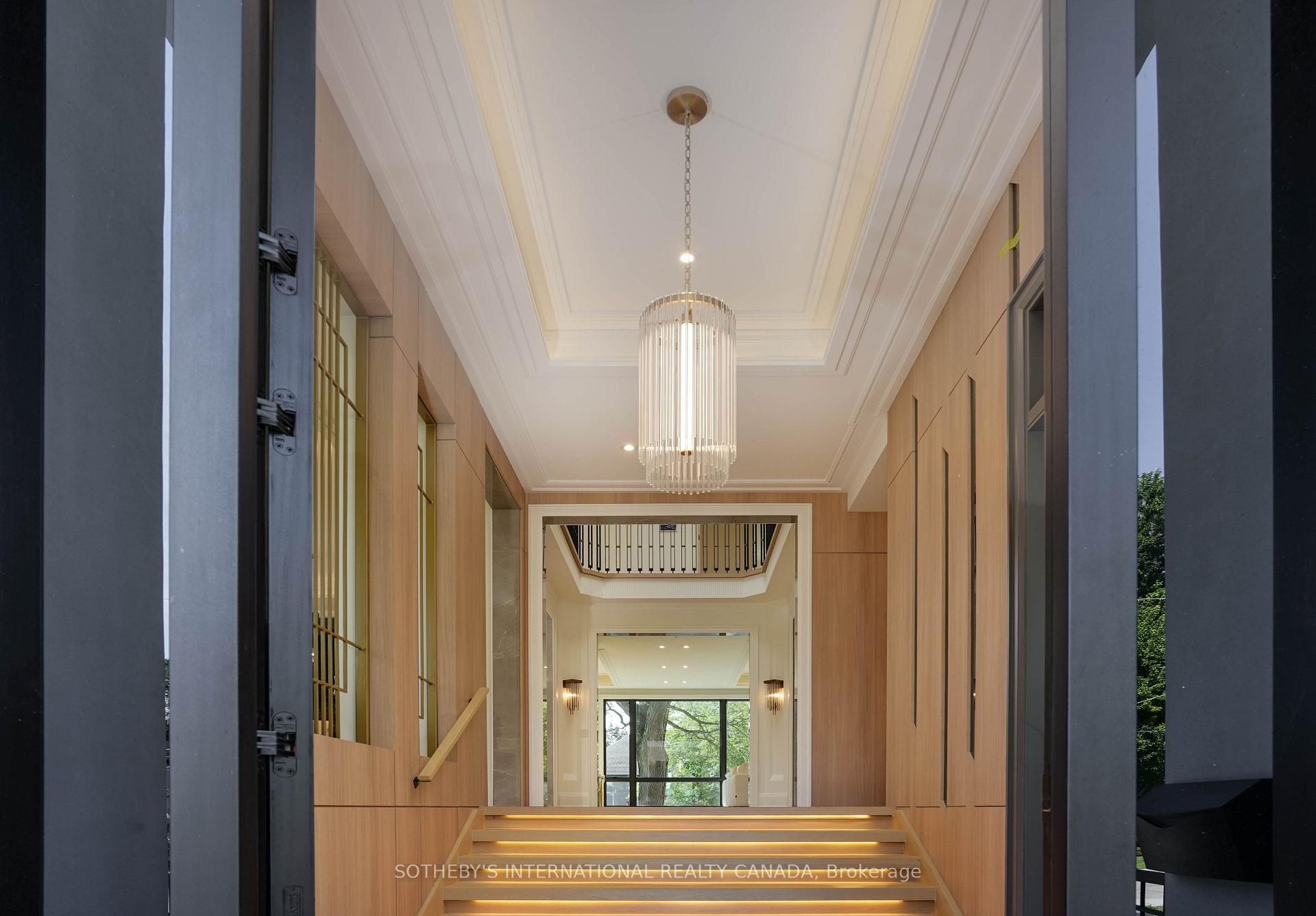 Photo 5 of 149 Highland Crescent, North York, Bridle Path-Sunnybrook-York Mills — HOMEH