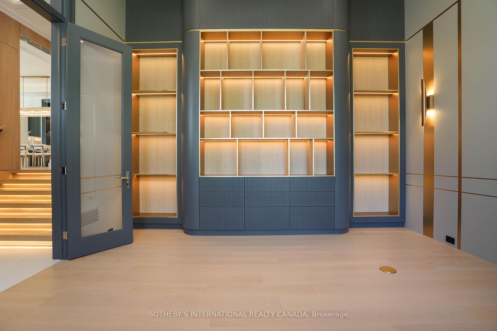 Photo 7 of 149 Highland Crescent, North York, Bridle Path-Sunnybrook-York Mills — HOMEH