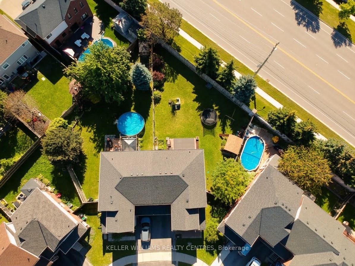 Photo 4 of 111 Bentley Crescent, Barrie, 400 West — HOMEH