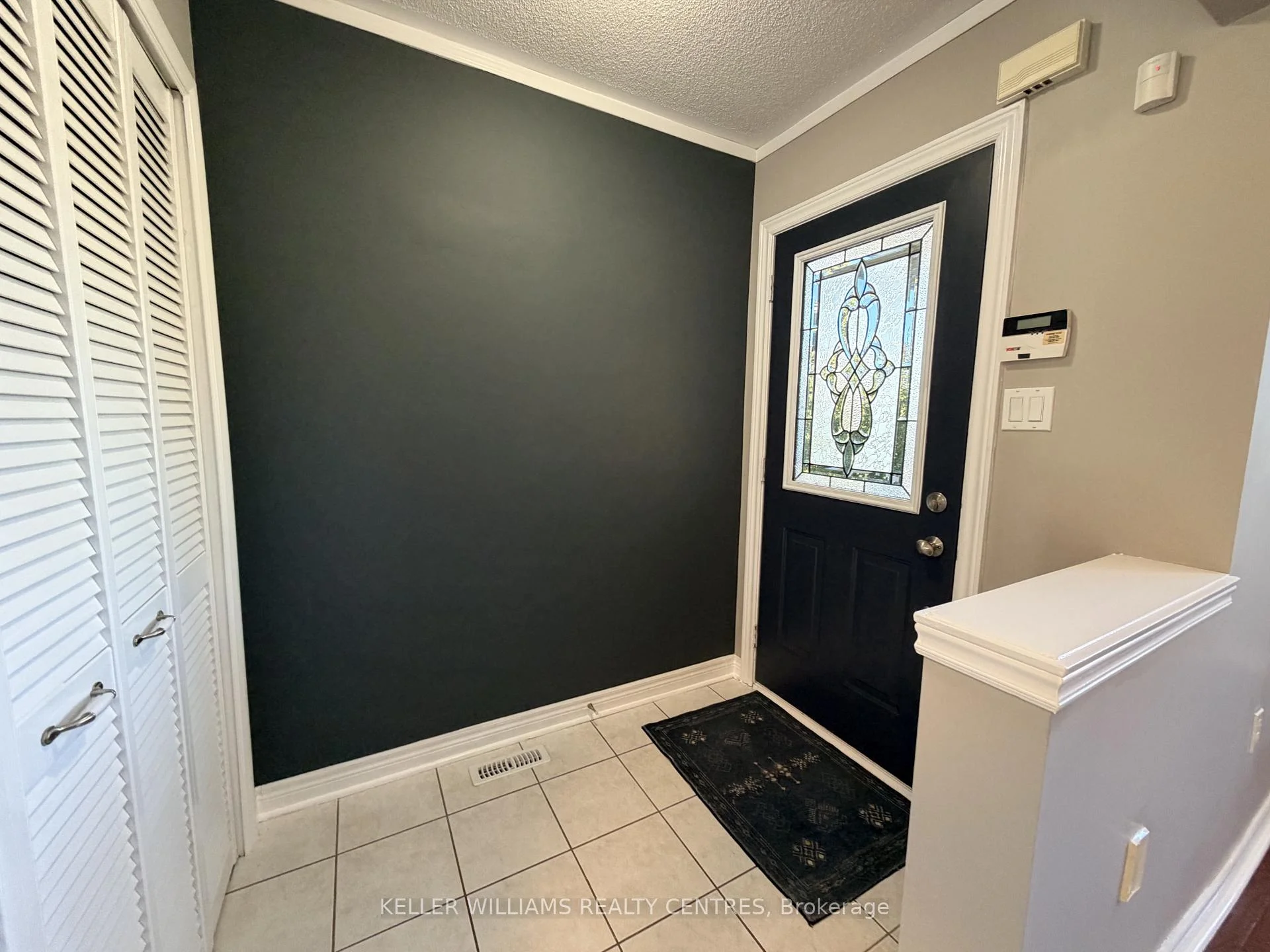 Photo 5 of 111 Bentley Crescent, Barrie, 400 West — HOMEH
